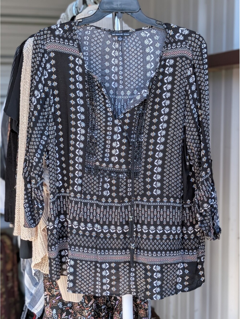 Zac & Rachel Woman black and white patterned blouse